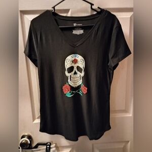 No Boundaries Skull V-Neck Top NWOT Size Large